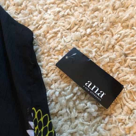 𝅺New with tags Ana blouse - Picture 2 of 8